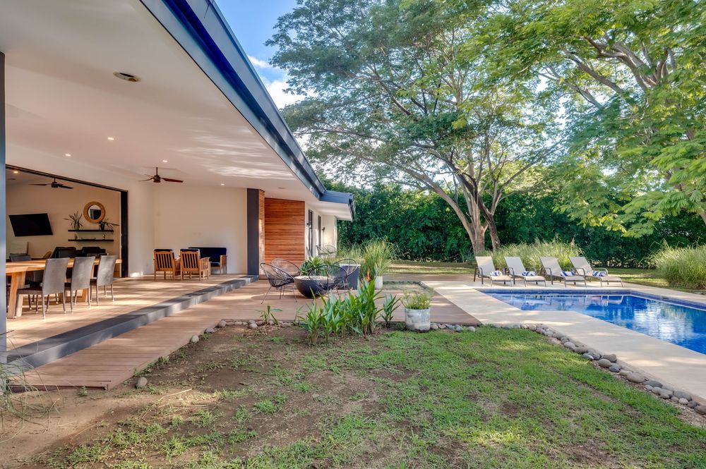 Deck toward the pool