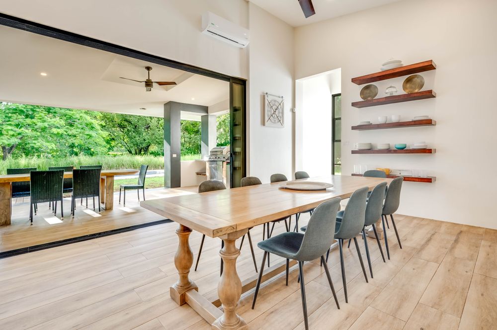 Indoor dining for ten