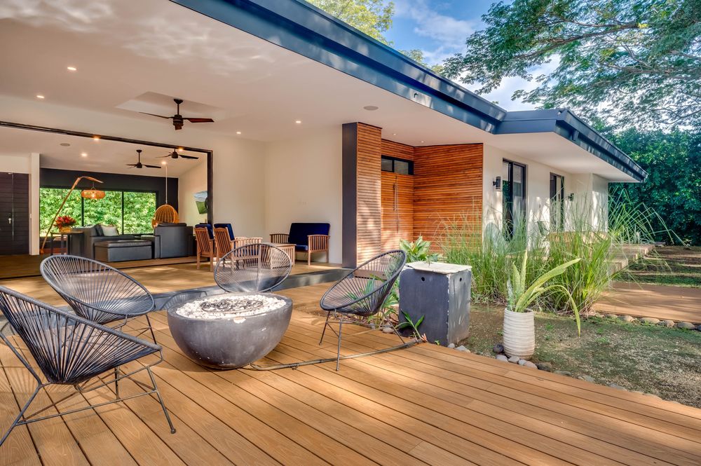 Fire pit lounge