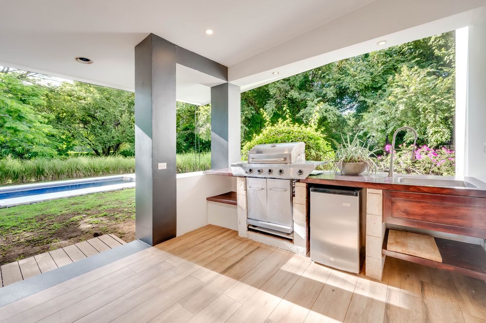 Outdoor kitchen